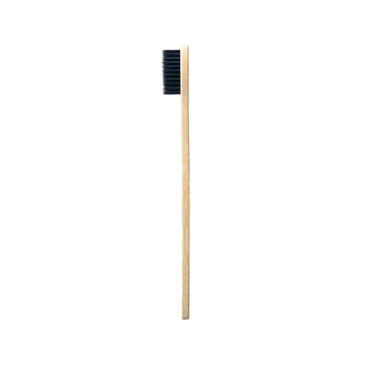 Cepillo_Dental_de_Bambu_Negro___Fondo_blanco_1